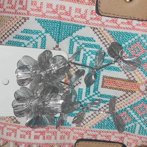 Flower Rhinestone Earrings - Picture 6 of 8